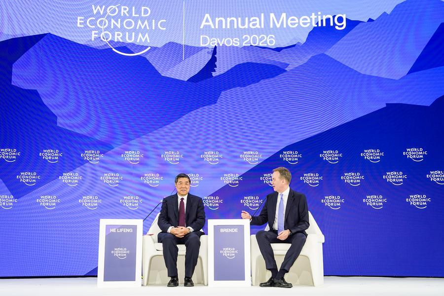 O vice-primeiro-ministro chinês He Lifeng, também membro do Birô Político do Comitê Central do Partido Comunista da China (PCCh), participa da Reunião Anual 2026 do Fórum Econômico Mundial (FEM) em Davos, Suíça, em 20 de janeiro de 2026. (Xinhua/Peng Ziyang)