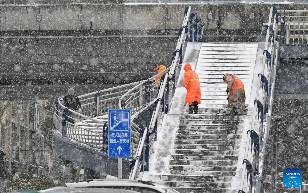 China mobiliza resposta à queda generalizada de neve e redução de temperatura