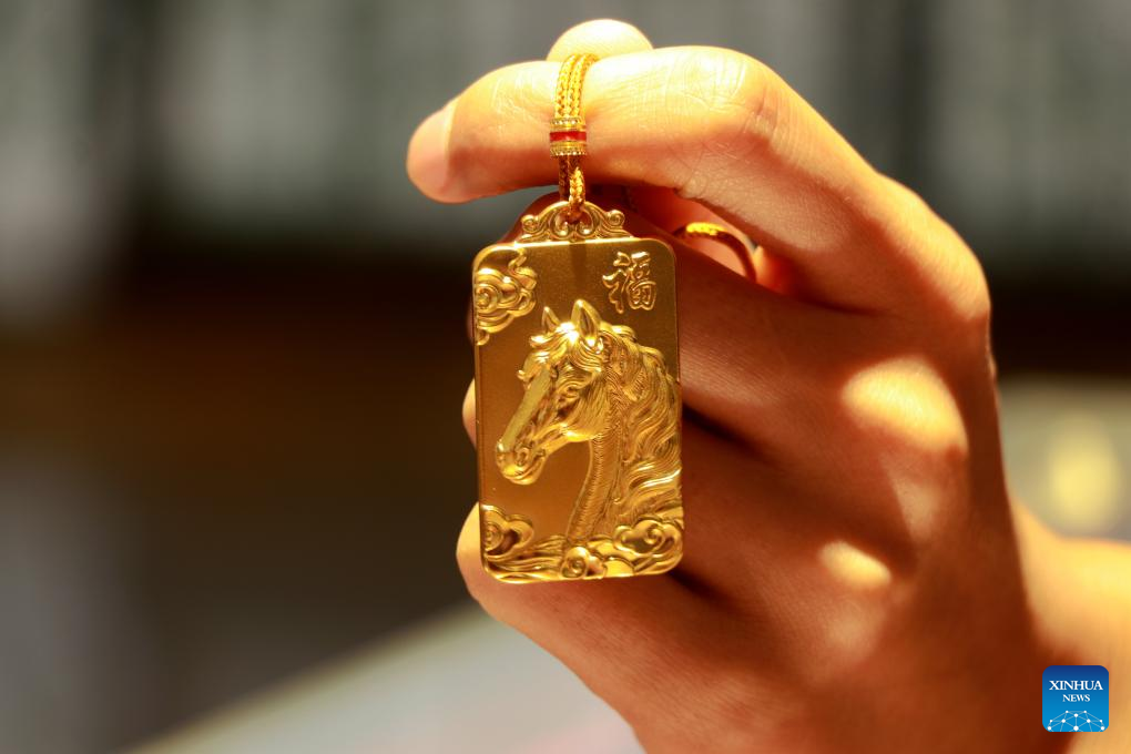 Veja fotos de produtos de ouro com o tema do Ano do Cavalo