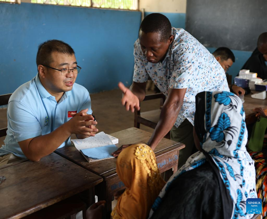 Programa de serviços médicos gratuitos com apoio da China é lançado em Zanzibar, na Tanzânia