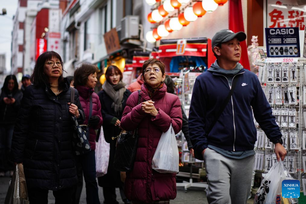 Número de visitantes da China continental ao Japão cai 45% em dezembro