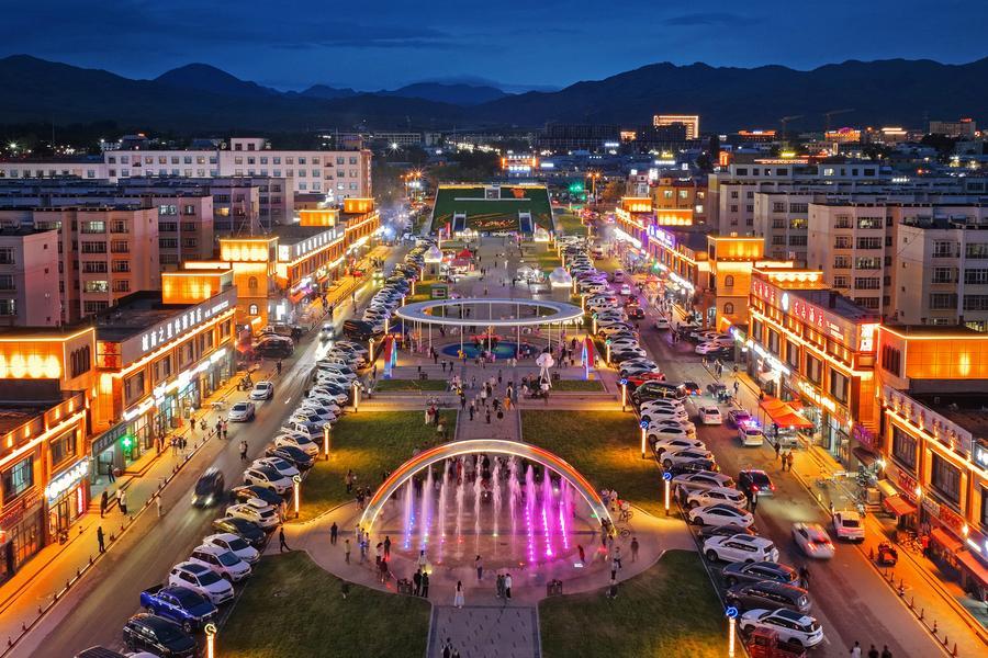 (Multimídia) Dezenove províncias e municípios chineses destinam 19,7 bilhões de yuans em 2025 para apoiar desenvolvimento de Xinjiang