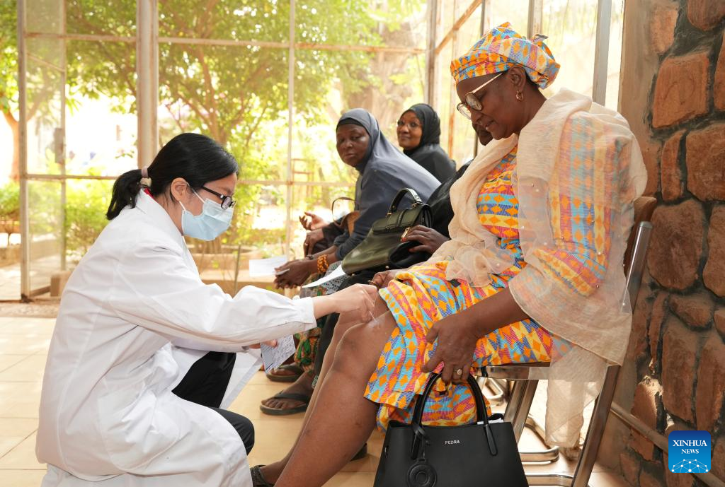 Destaque: Equipe médica chinesa leva atendimento de saúde a mulheres no Níger