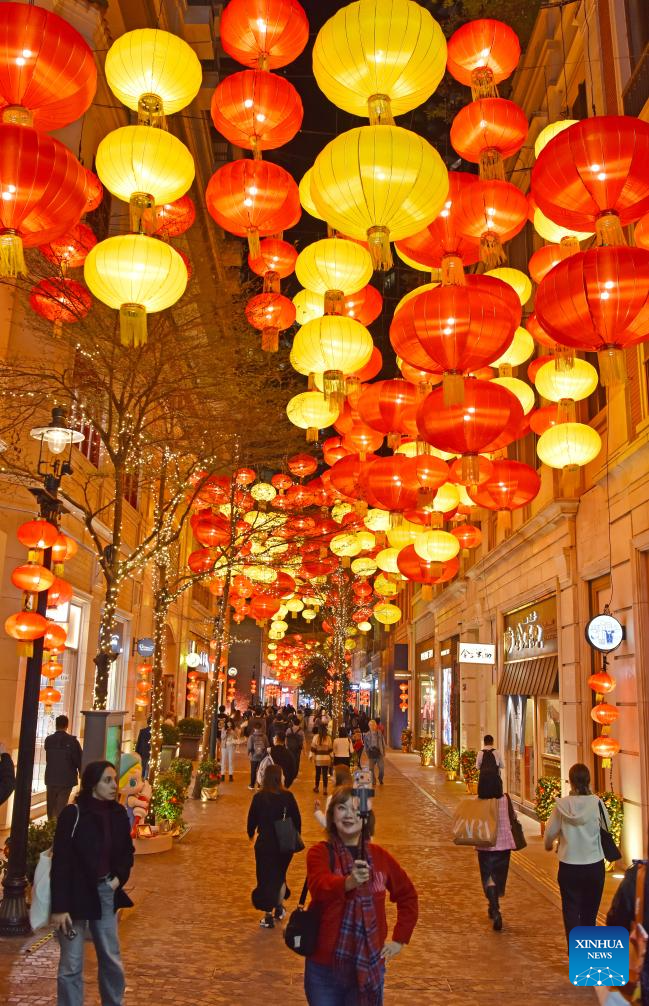 Hong Kong se ilumina com lanternas para celebrar o próximo Ano Novo Chinês